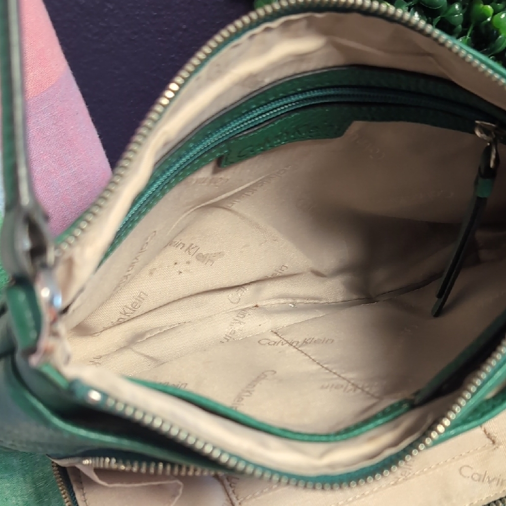 Soft Green Pebble Leather Crossbody By Calvin Klein - Picture 8 of 14